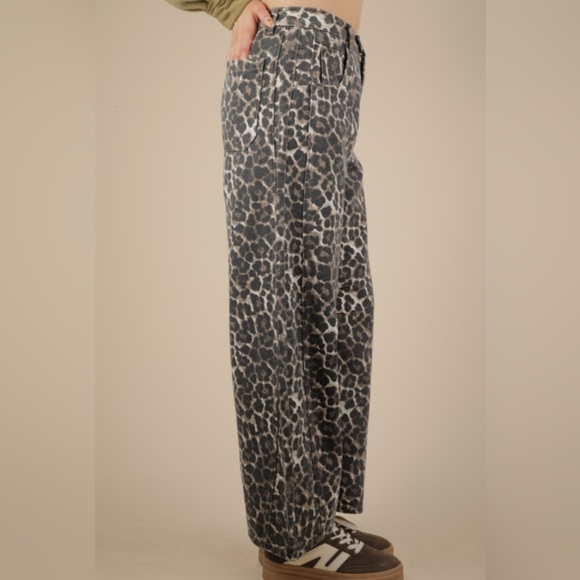 Very J Leopard Print Wide Leg Jeans - Picture 5 of 5